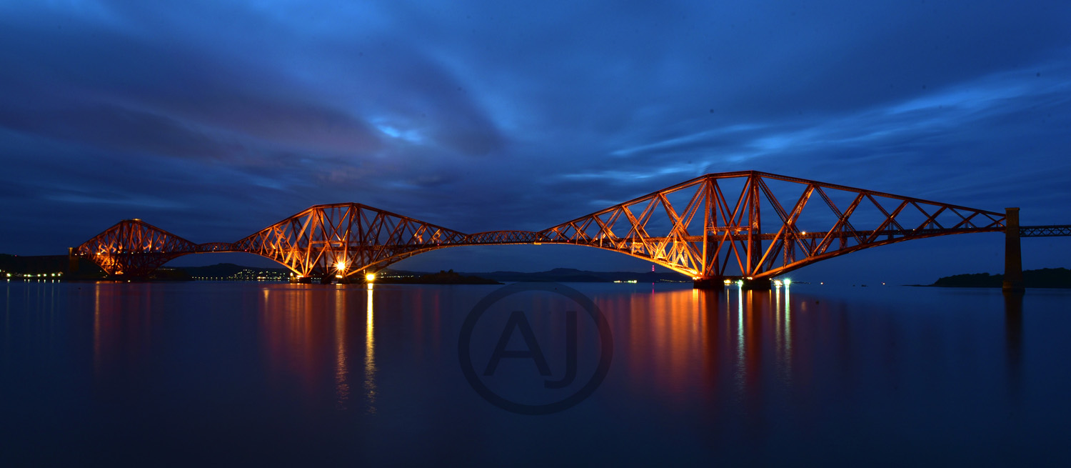 <i>Firth of Forth Bridge, Scotland (UK)<i>