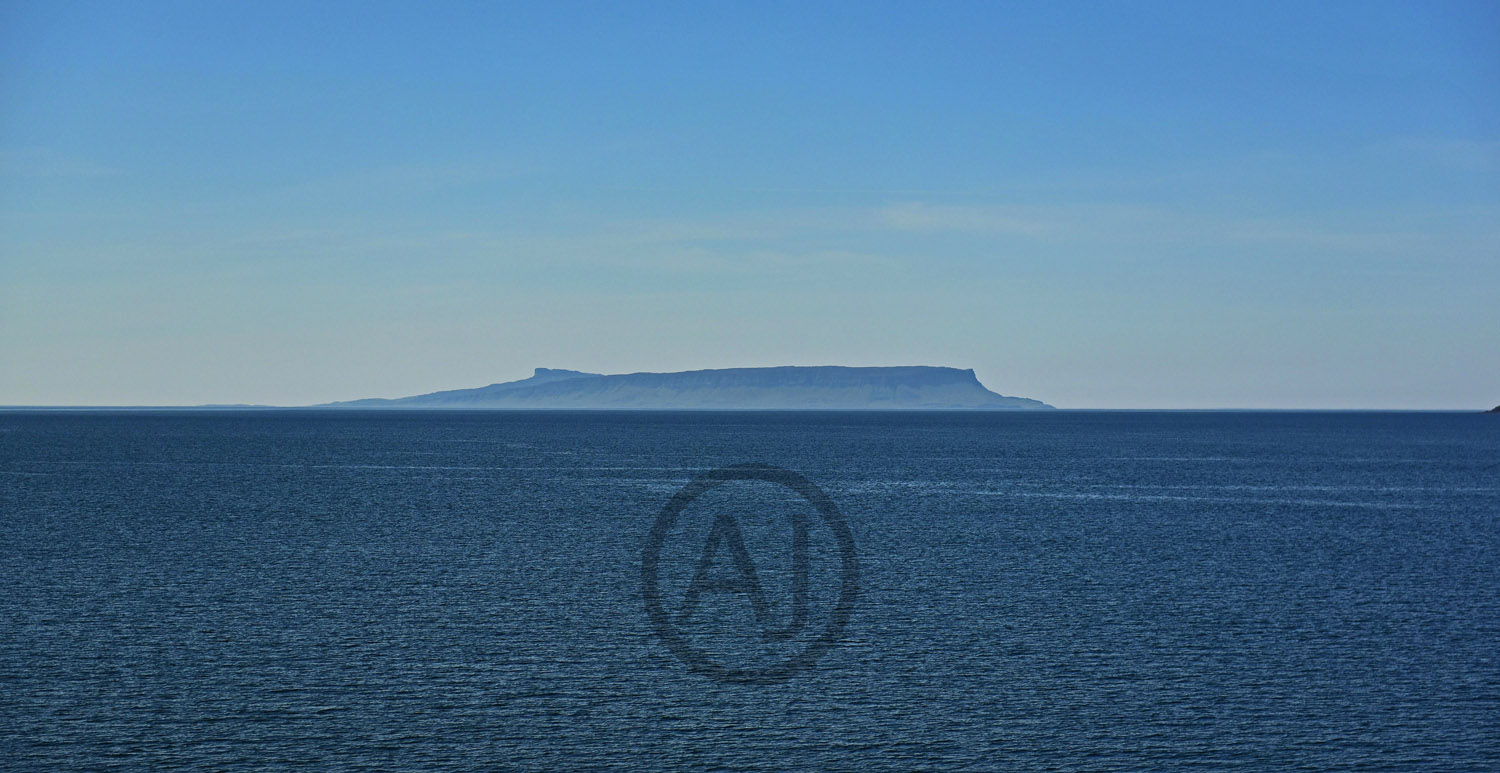 <i>Isle of Eigg, Scotland (UK)<i>