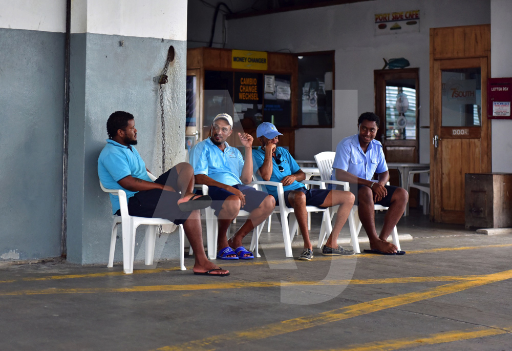 <i>Ferry Harbour, Praslin (Seychelles)<i>