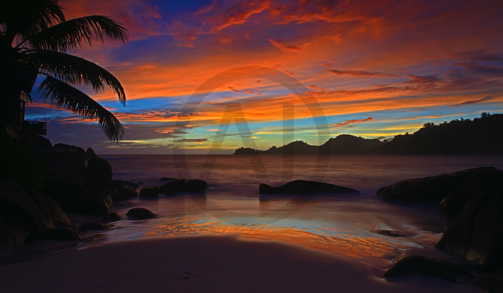 <i>Anse Takamaka, Mahé (Seychelles)<i>