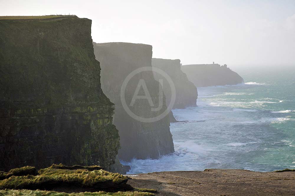 <i>Cliffs of Moher (Irland)<i>