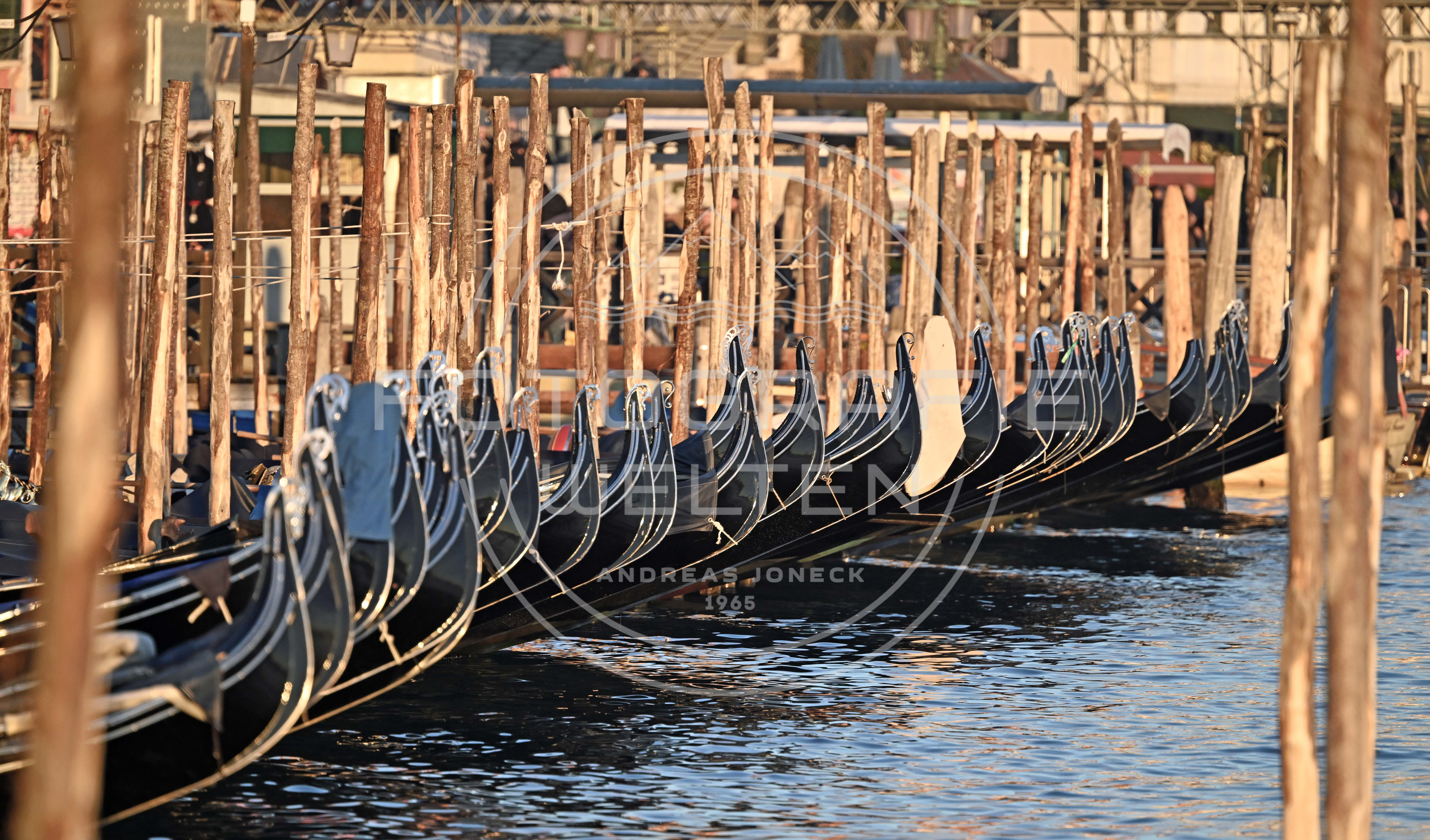 <i>Gondola, Venezia (Italia)<i>