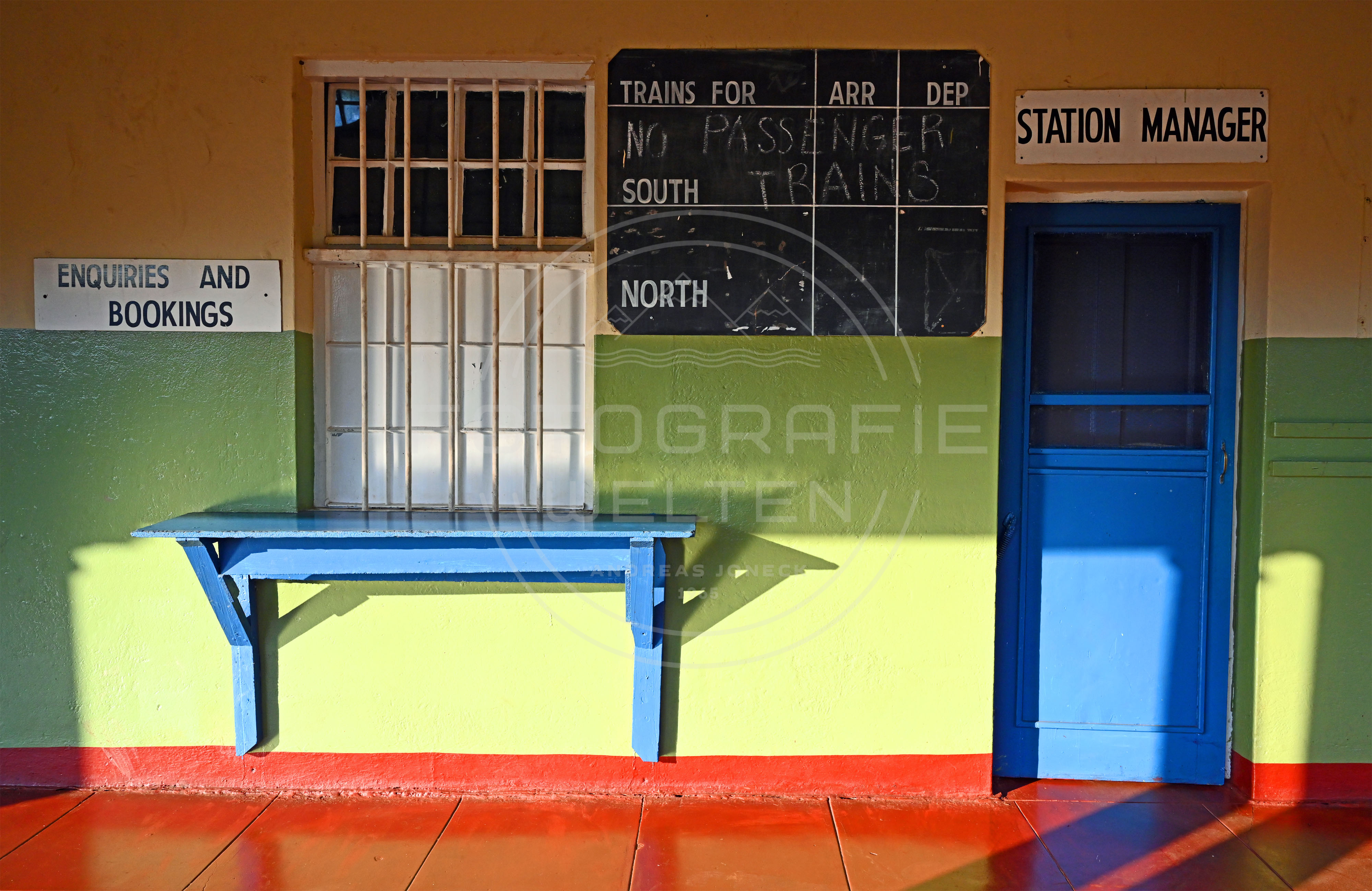 <i>Victoria Falls Railway Station, Victoria Falls (Zimbabwe)<i>