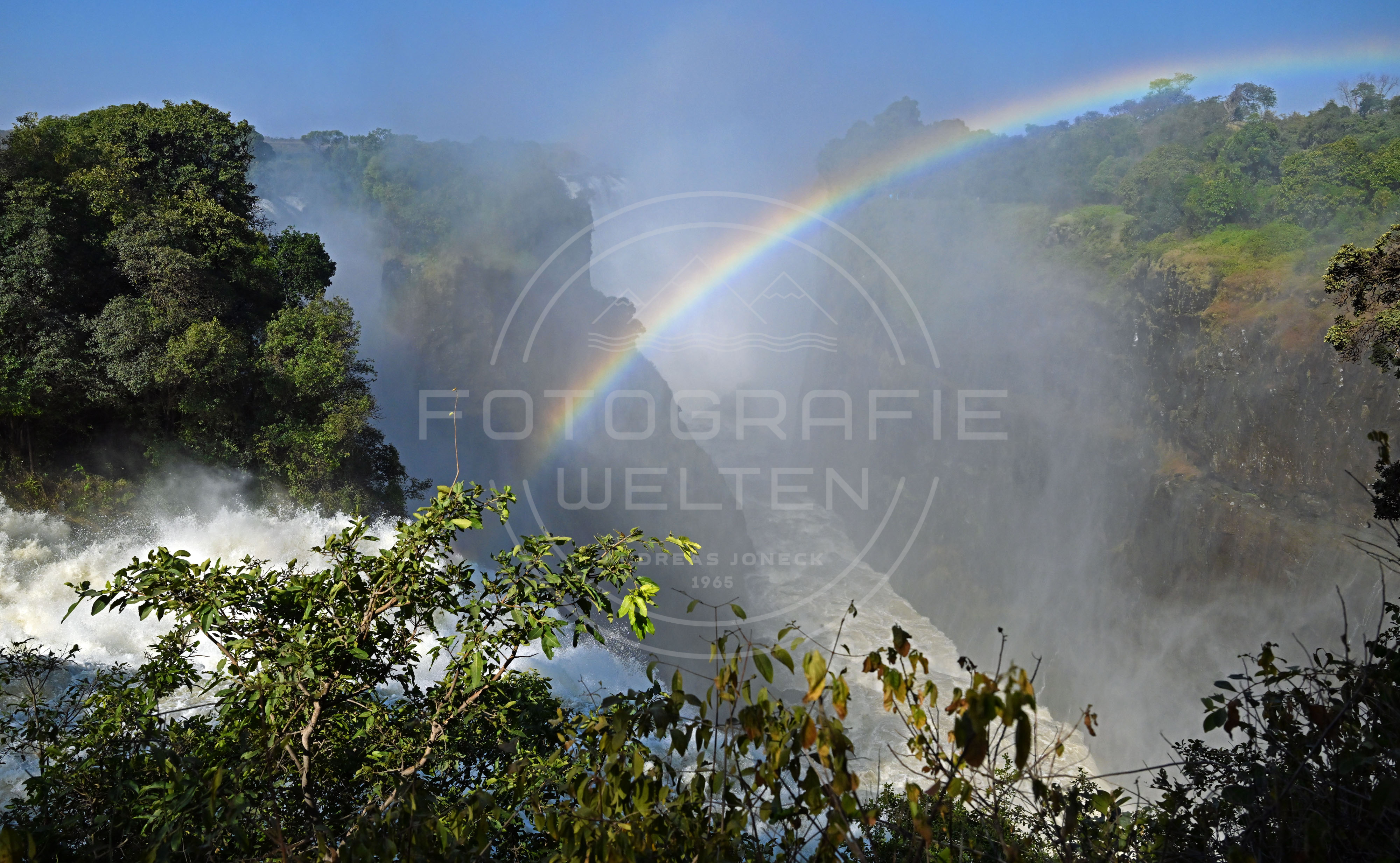 <i>Victoria Falls (Zimbabwe)<i>