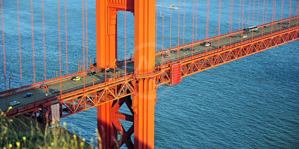 <i>Golden Gate Bridge, California (USA)<i>