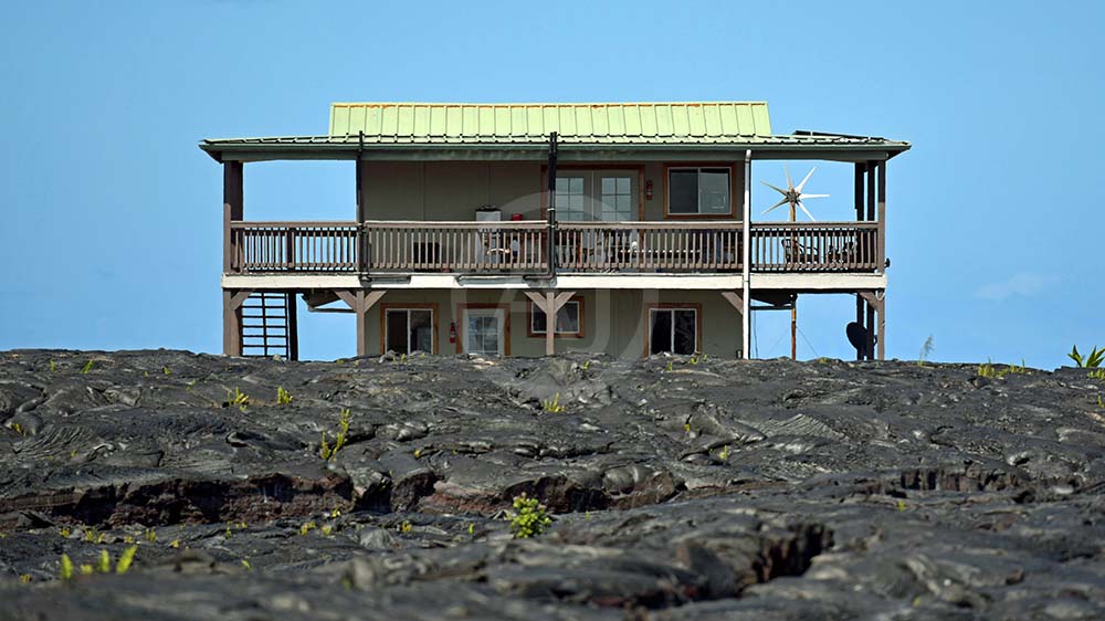 <i>Kalapana, Hawaii (USA)<i>