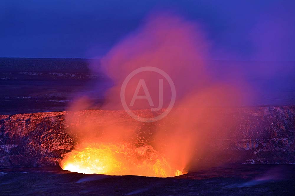 <i>Kilauea Caldera, Hawaii (USA)<i>