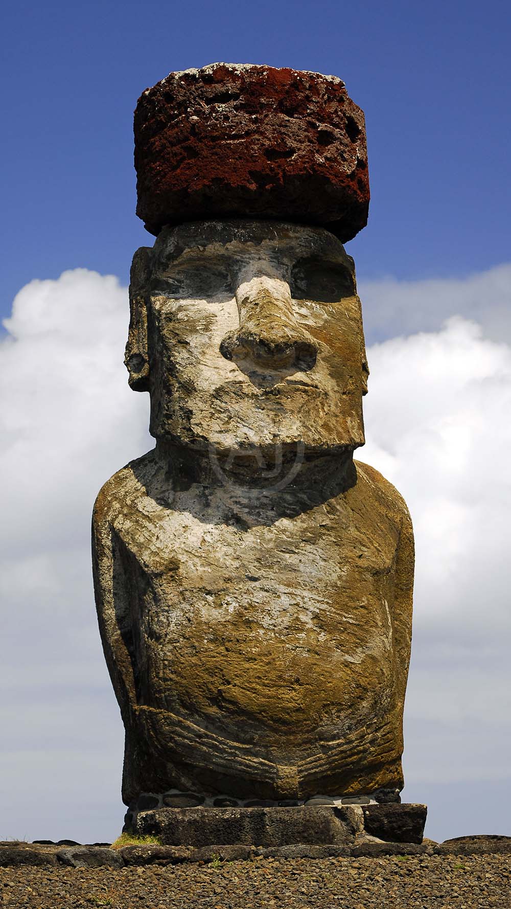 <i>Ahu Tahai, Easter Island (Chile)<i>