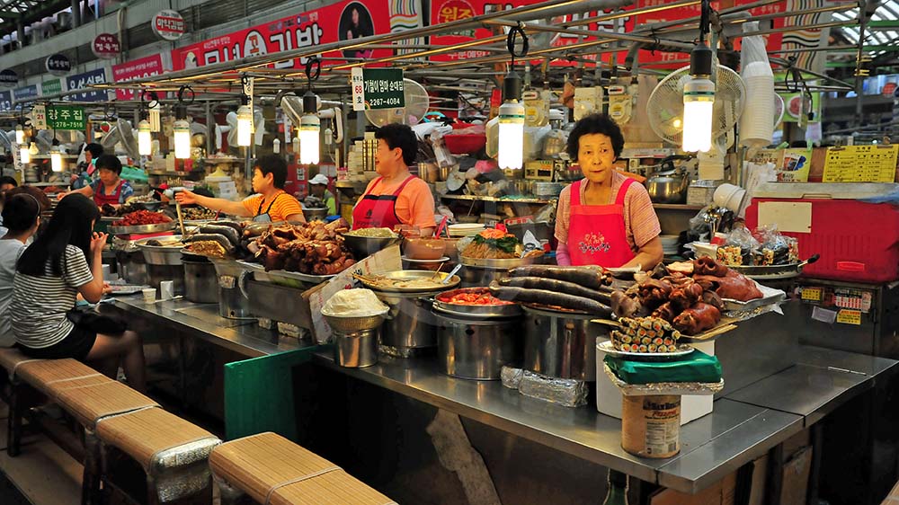 <i>Gwangjang Market, Seoul (South Korea)<i>