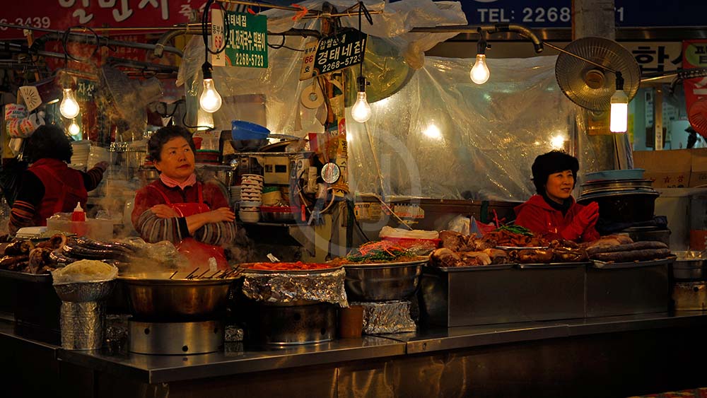 <i>Gwangjang, Market, Seoul (South Korea)<i>