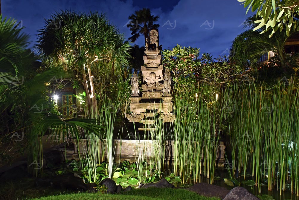 <i>Seminyak, Bali (Indonesia)<i>